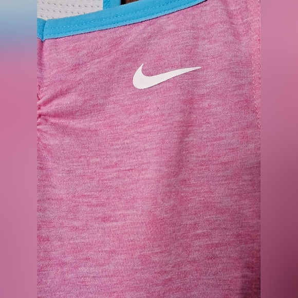 Nike: Dri-Fit Racer Back Tank w. Built-in Bra β€οΈ - Picture 3 of 10